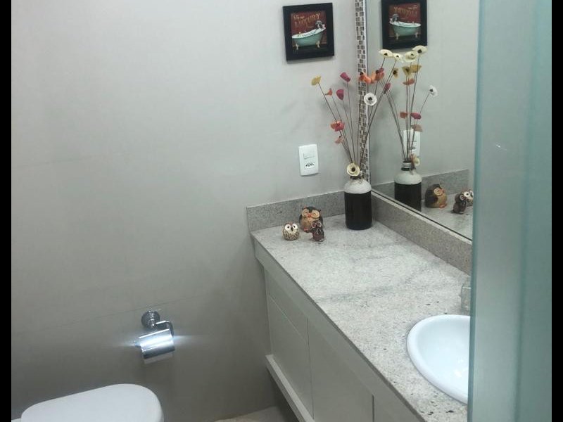 Apartamento à venda Centro com 123m² e 3 quartos por R$ 960.000 - 1199058598-banheiro-suite-2.jpeg
