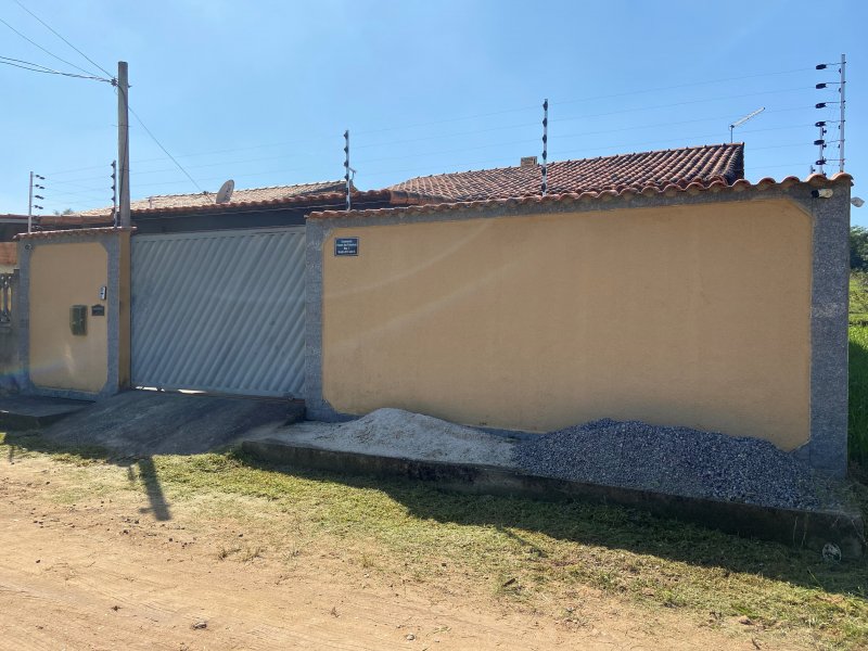 Casa de condomínio à venda Caluge com 250m² e 3 quartos por R$ 265.000 - 1433205779-frente-1.jpg