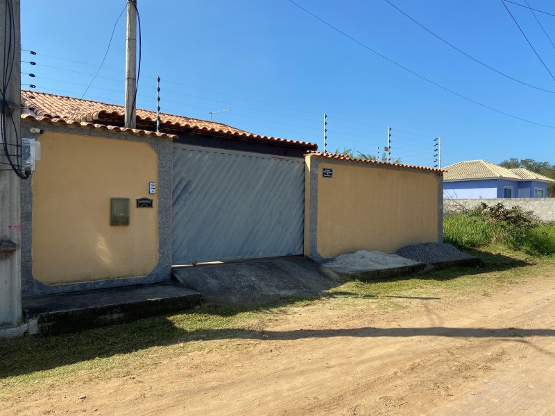 Casa de condomínio à venda Caluge com 250m² e 3 quartos por R$ 265.000 - 1465956491-frente-2.jpg