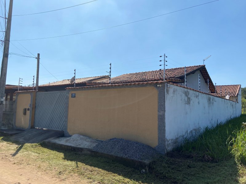 Casa de condomínio à venda Caluge com 250m² e 3 quartos por R$ 265.000 - 1833969980-frente-lateral.jpg