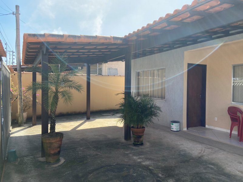 Casa de condomínio à venda Caluge com 250m² e 3 quartos por R$ 265.000 - 254823008-varanda-frente.jpg