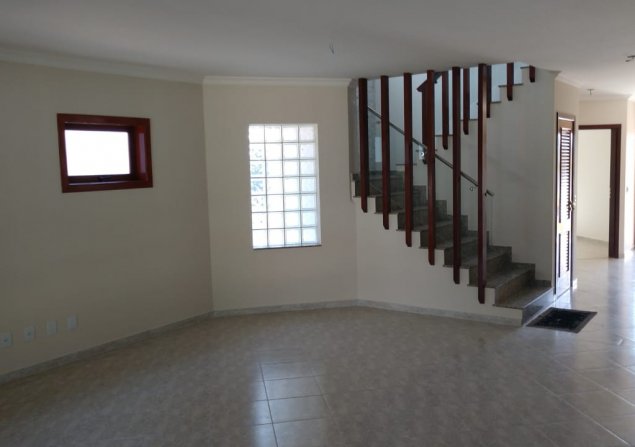imóvel com 483m²
