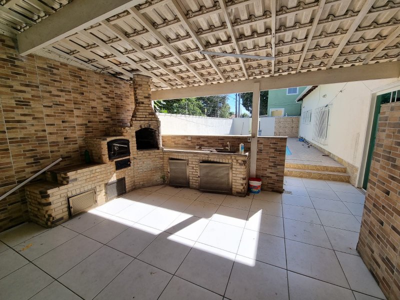 imóvel com 370m² - Extensão do Bosque - Rio das Ostras