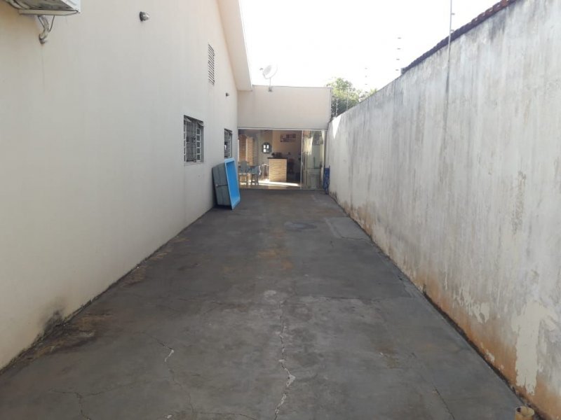 Casa à venda Jardim Mugnaini com 220m² e 3 quartos por R$ 450.000 - 1286089180-02806081-f0f8-4bca-b9a9-48c7a421d2b1.jpg