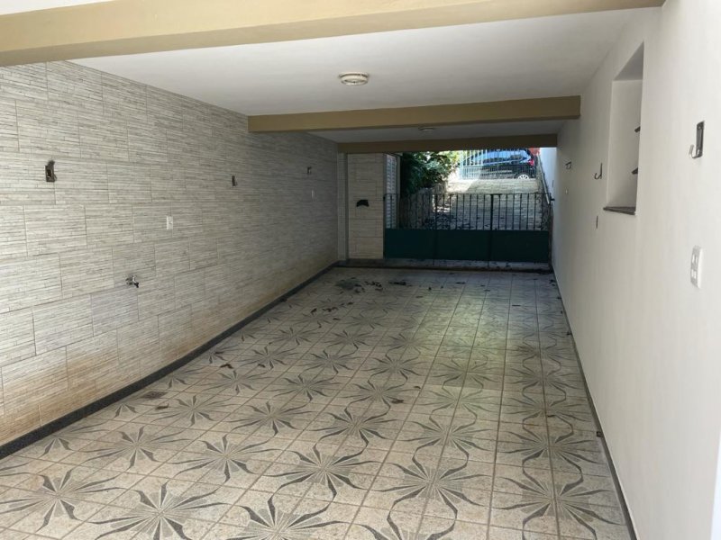 Casa à venda Centro com 220m² e 5 quartos por R$ 1.100.000 - 2026016922-garagem.jpeg