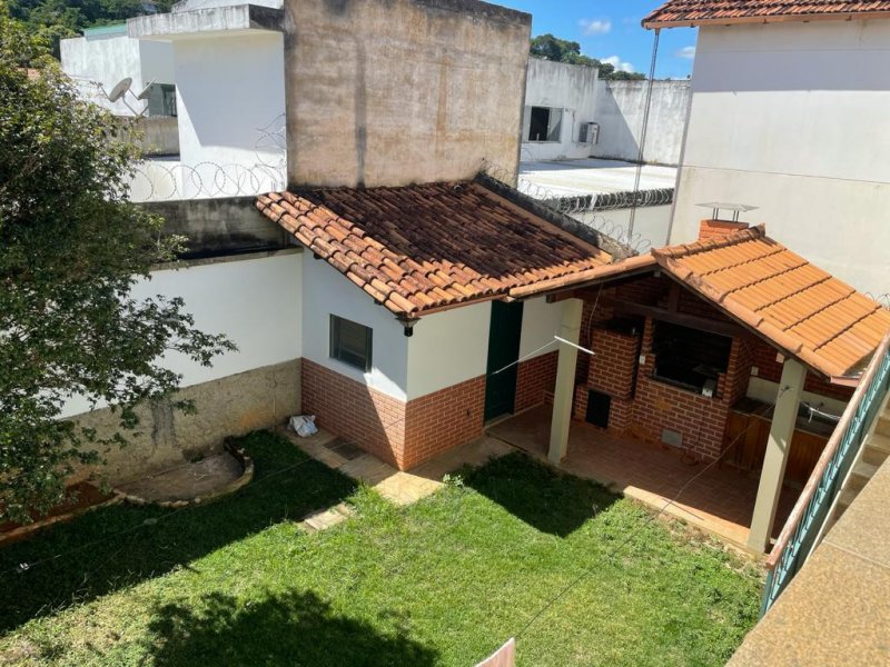 Casa à venda Centro com 220m² e 5 quartos por R$ 1.100.000 - 378253732-quintal-quarto-despejo-espaco-gourmet.jpeg