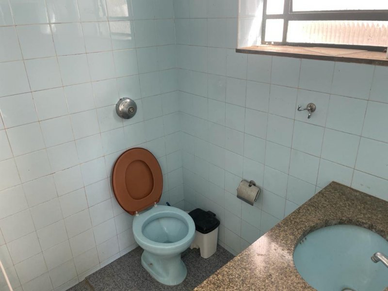Casa à venda Centro com 220m² e 5 quartos por R$ 1.100.000 - 784356251-banheiro-pavto-inferior.jpeg