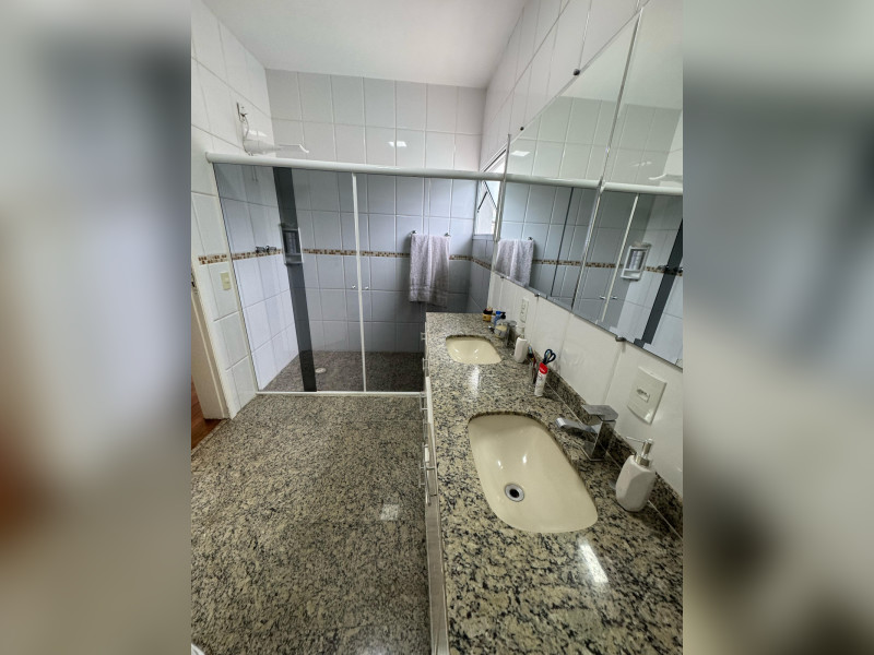 Casa à venda Jardim Virgínia com 398m² e 5 quartos por R$ 1.800.000 - banheiro-suite-4-airbnb.jpeg