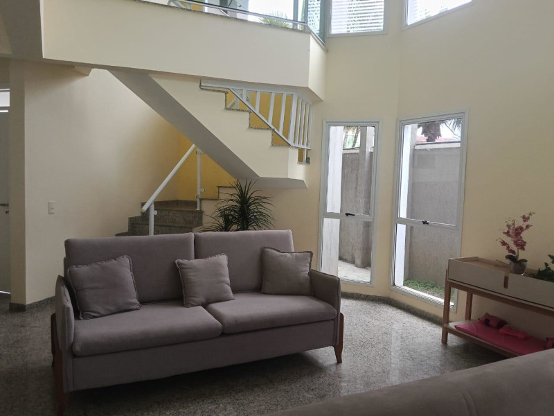 Casa à venda Jardim Virgínia com 398m² e 5 quartos por R$ 1.800.000 - sala-de-estar-airbnb.jpeg