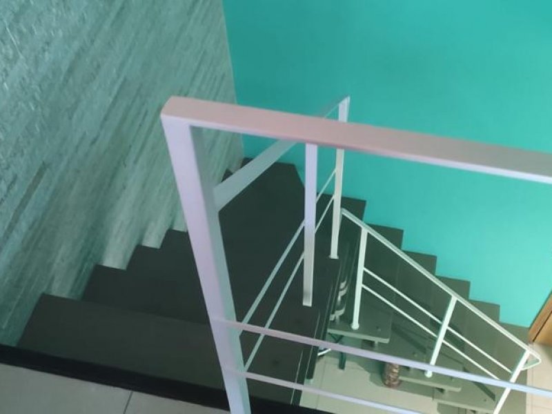 Cobertura à venda Vila da Saúde com 240m² e 3 quartos por R$ 1.500.000 - 2012277132-escada-segundo-piso.jpg