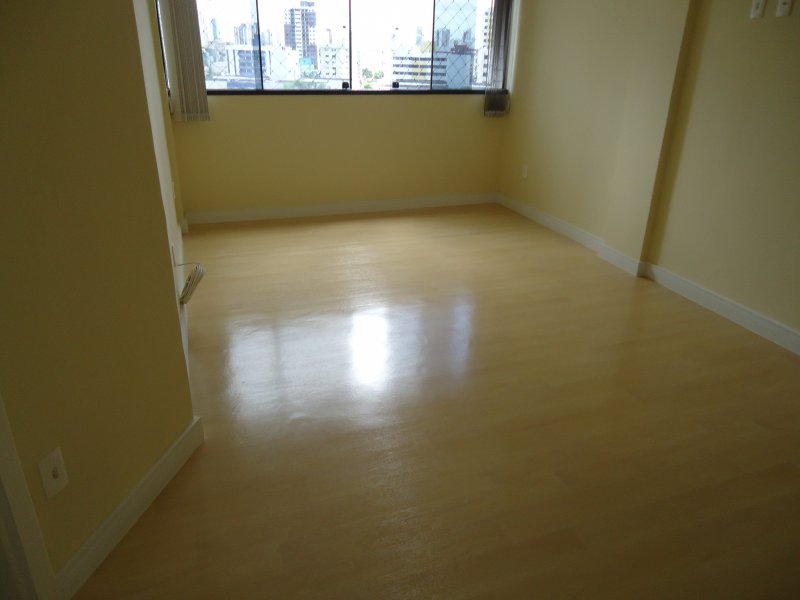 Apartamento à venda Tirol com 100m² e 3 quartos por R$ 500.000 - 581694231-piso-suite-1.JPG