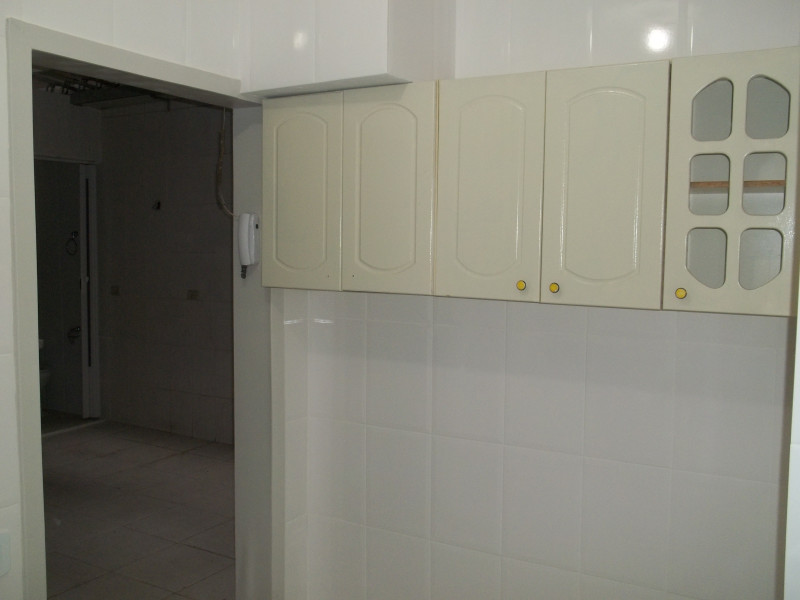 Apartamento à venda Higienópolis com 112m² e 2 quartos por R$ 750.000 - cozinha-armarios-de-parede-passagem-para-area-de-servico-1.JPG