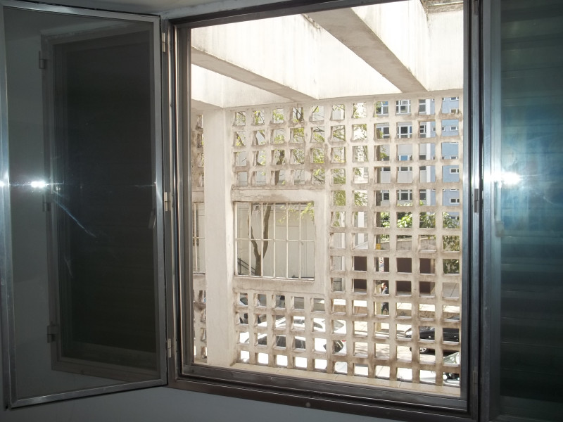 Apartamento à venda Higienópolis com 112m² e 2 quartos por R$ 750.000 - quarto-1-janela-vista-para-a-sacada.JPG