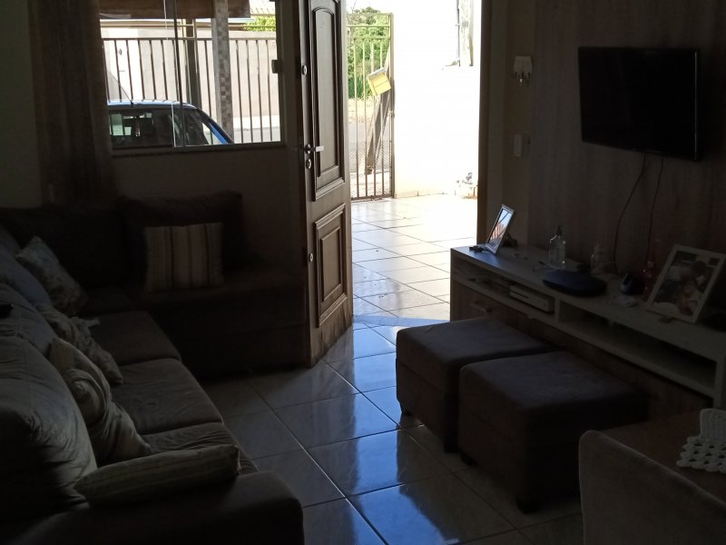 Casa à venda Aragarça com 88m² e 2 quartos por R$ 250.000 - 1828829649-img-20220112-085144-1.jpg