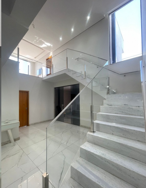 Casa de condomínio à venda Dos Ipês com 308m² e 4 quartos por R$ 1.640.000 - 1127857013-escada1.png
