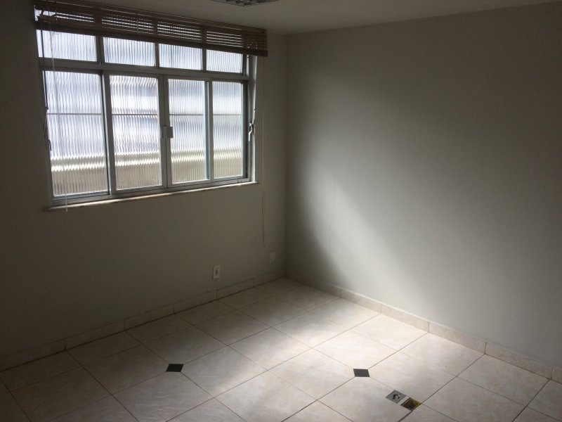 Comercial à venda Centro com 84m² e 1 quarto por R$ 250.000 - 172149306-sala-2.JPG