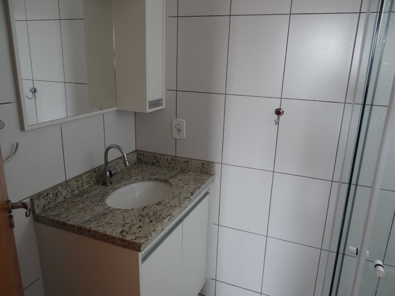 Apartamento à venda Centro com 71m² e 2 quartos por R$ 285.000 - 1488867528-banheiro.JPG