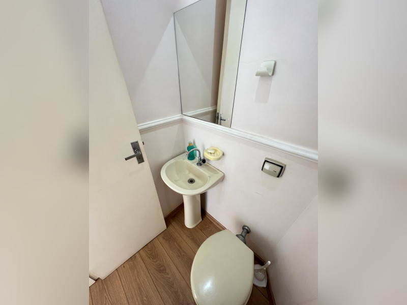 Comercial à venda Centro com 35m² e 1 quarto por R$ 80.000 - banheiro.jpeg