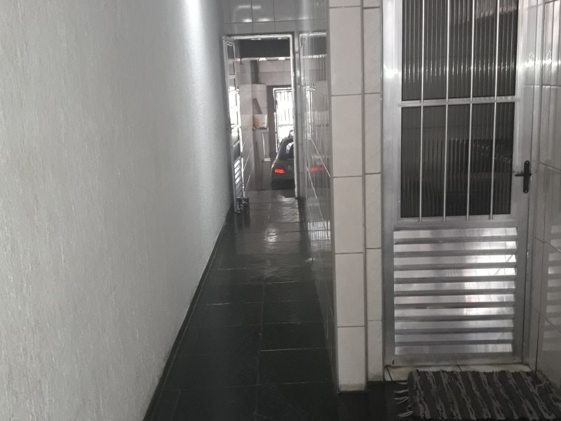 Casa à venda Jardim Santo André com 150m² e 2 quartos por R$ 390.000 - 276556452-foto-casa-corredor-da-varanda-para-garagem.jpg