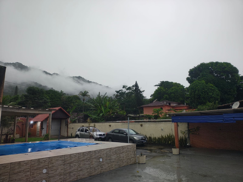 Terreno à venda Vargem Pequena com 732m² e 1 quarto por R$ 800.000 - area-externa-nuvens-na-montanha-1.jpeg