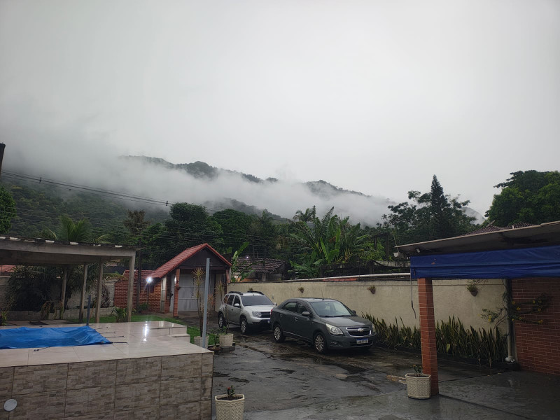 Terreno à venda Vargem Pequena com 732m² e 1 quarto por R$ 800.000 - area-externa-nuvens-na-montanha-2.jpeg