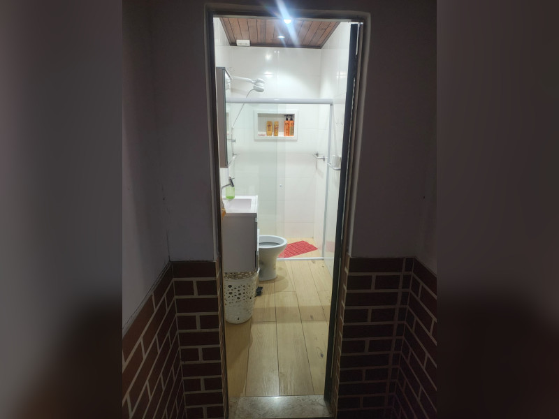 Terreno à venda Vargem Pequena com 732m² e 1 quarto por R$ 800.000 - banheiro-sala-1.jpeg