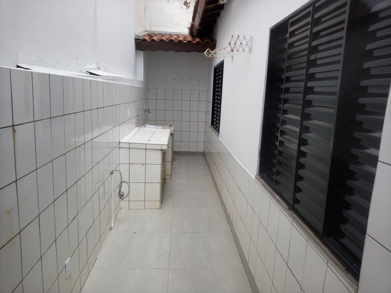 Casa para alugar Jardim Fortaleza  com 200m² e 4 quartos por R$ 5.000 - 1241721925-area-de-servico.jpg