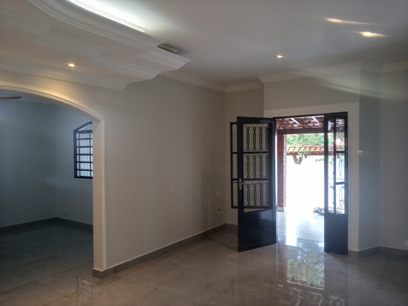 Casa para alugar Jardim Fortaleza  com 200m² e 4 quartos por R$ 5.000 - 1643675944-sala-principal.jpg