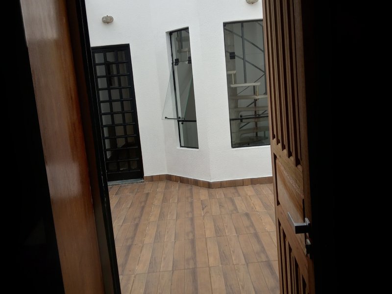 Casa para alugar Jardim Fortaleza  com 200m² e 4 quartos por R$ 5.000 - 1947242322-area-de-luzz.jpg