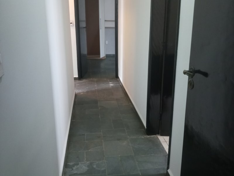 Casa para alugar Jardim Fortaleza  com 200m² e 4 quartos por R$ 5.000 - 2035682957-corredor.jpg
