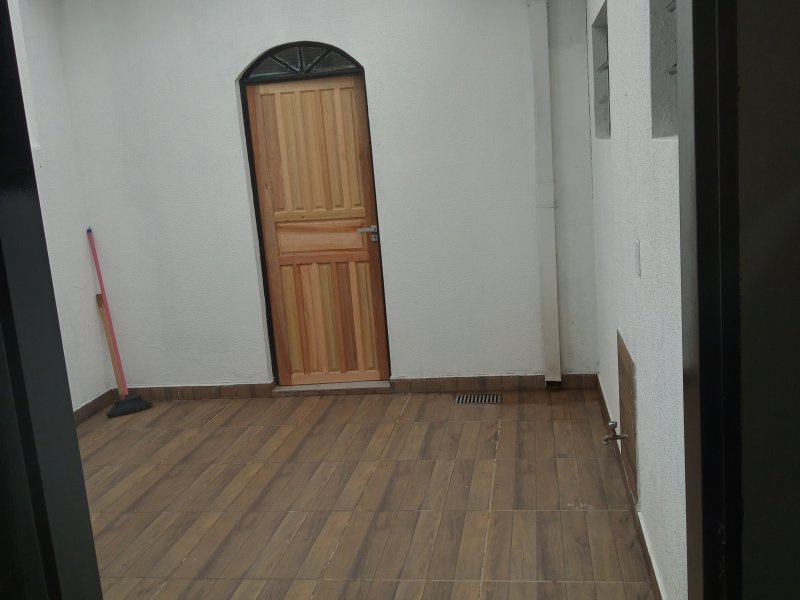 Casa para alugar Jardim Fortaleza  com 200m² e 4 quartos por R$ 5.000 - 2121570031-area-de-luz-lado-oposto.jpg