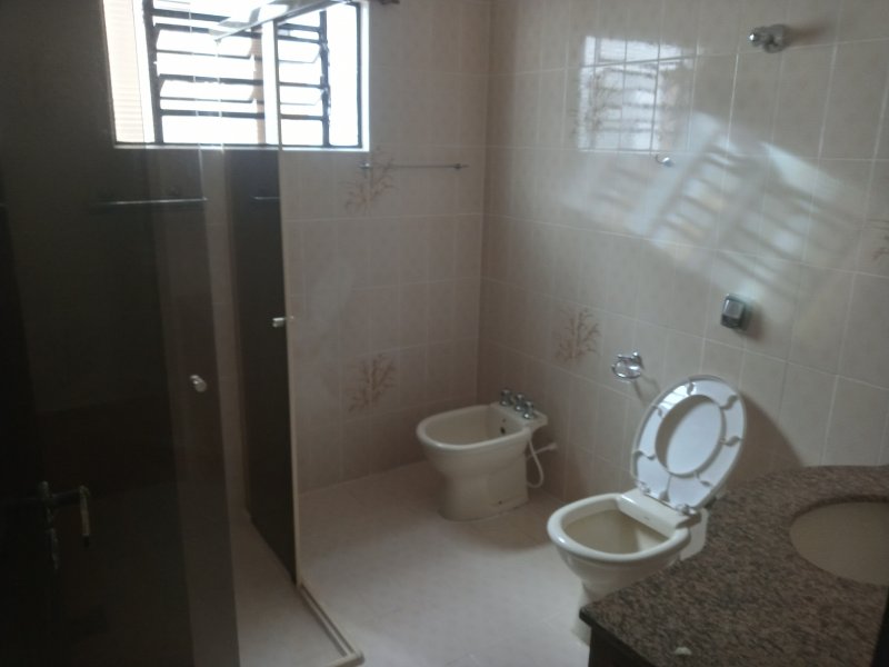 Casa para alugar Jardim Fortaleza  com 200m² e 4 quartos por R$ 5.000 - 430152009-wc-social.jpg