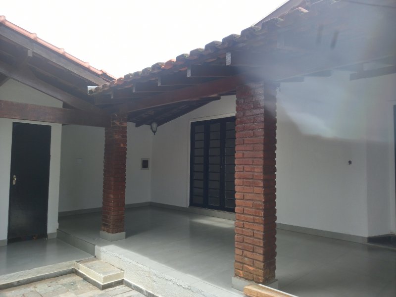 Casa para alugar Jardim Fortaleza  com 200m² e 4 quartos por R$ 5.000 - 476457335-varanda-entrada-principal-lado-oposto.jpg
