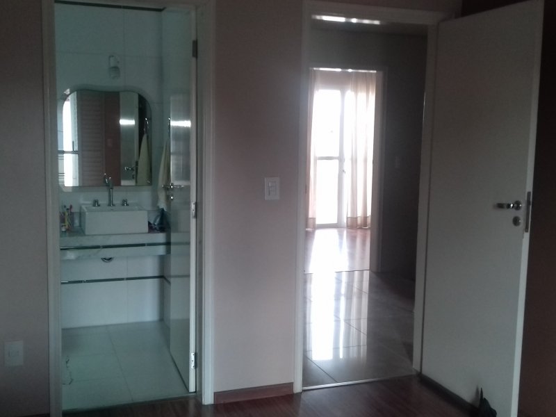 Casa à venda Jardim Yeda com 330m² e 4 quartos por R$ 730.000 - 1520126407-quarto-casal-banheiro-verde-1.jpg