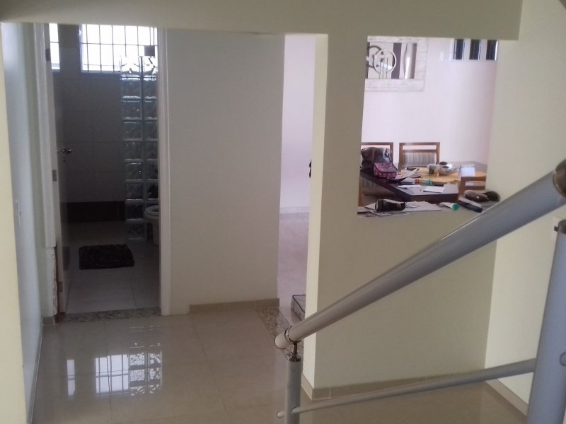 Casa à venda Jardim Yeda com 330m² e 4 quartos por R$ 730.000 - 1945969565-corredor-terreo.jpg
