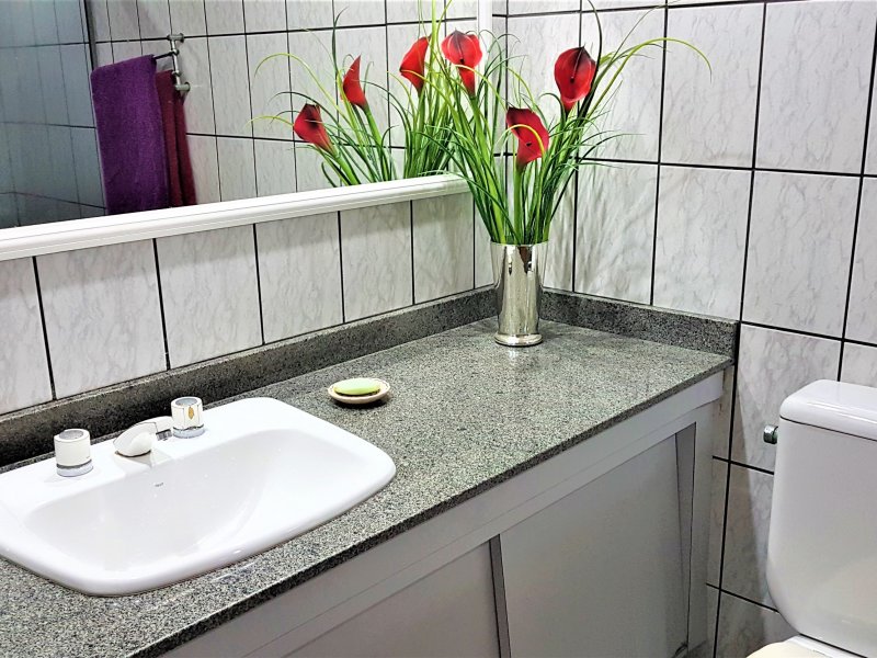 Apartamento à venda Vila Alexandria com 249m² e 3 quartos por R$ 1.390.000 - 1010035241-banheiro-social-1.jpg