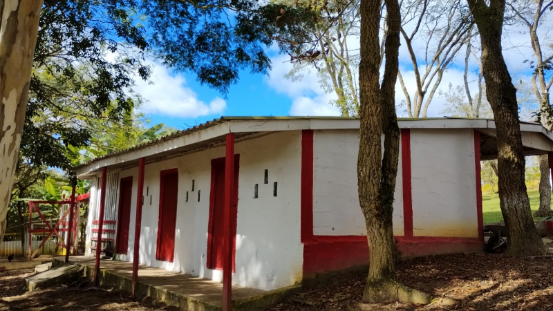 Sítio à venda Veraneio iraja com 40000m² e 10 quartos por R$ 3.000.000 - 1149080689-30-galpoes2.png