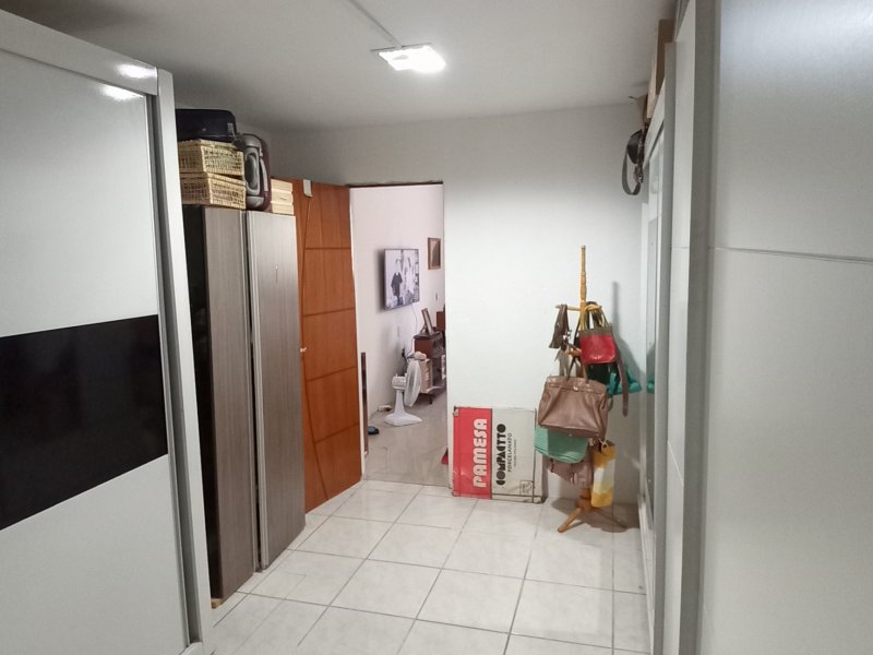 Casa à venda Parque Manibura com 427m² e 9 quartos por R$ 580.000 - 1260190840-casa-1-suite-3-closet-1.jpg