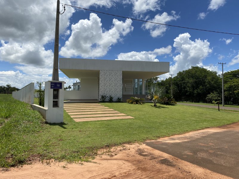 Terreno à venda Centro com 600m² e 1 quarto por R$ 80.000 - 1110597050-img-4763.JPG