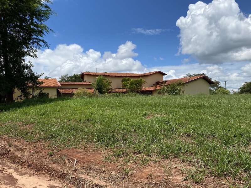 Terreno à venda Centro com 600m² e 1 quarto por R$ 80.000 - 1653052205-img-4760.JPG