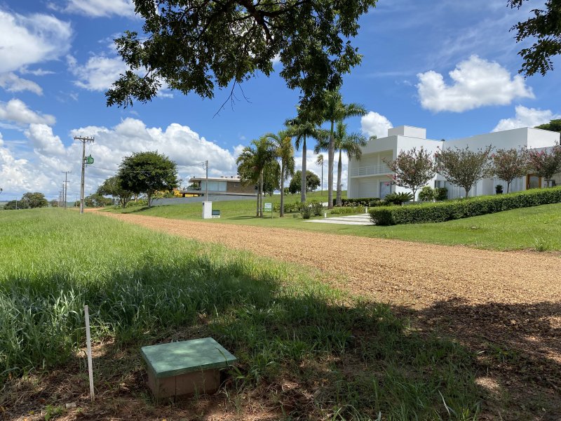 Terreno à venda Centro com 600m² e 1 quarto por R$ 80.000 - 1880273318-img-4793.JPG