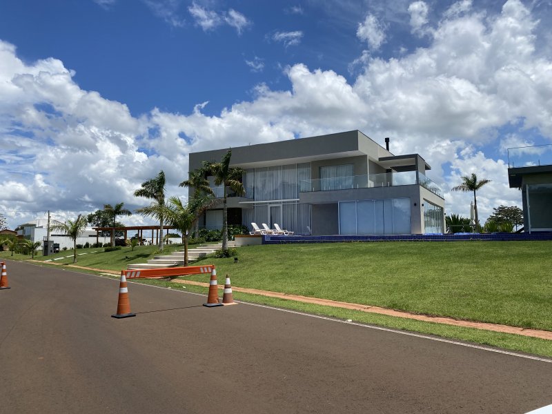 Terreno à venda Centro com 600m² e 1 quarto por R$ 80.000 - 188801838-img-4780.JPG