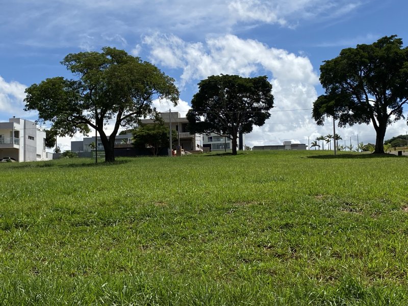 Terreno à venda Centro com 600m² e 1 quarto por R$ 80.000 - 353948686-img-4789.JPG