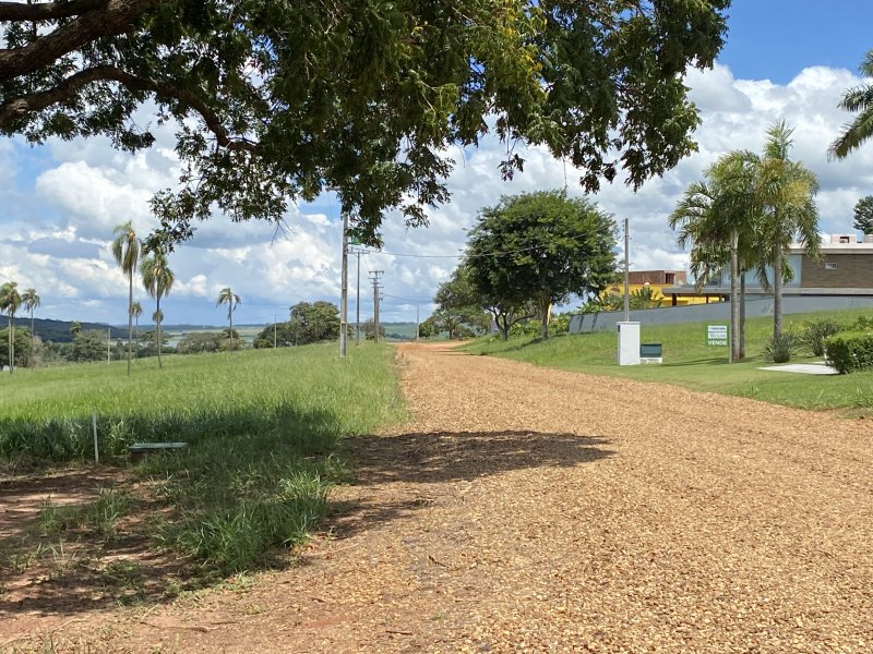 Terreno à venda Centro com 600m² e 1 quarto por R$ 80.000 - 627612917-img-4790.JPG