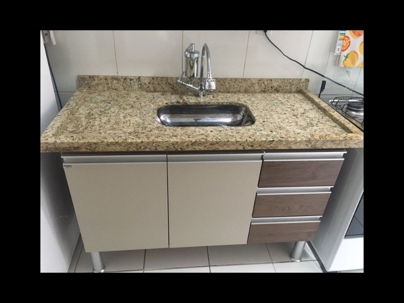 Apartamento à venda Centro com 49m² e 2 quartos por R$ 219.999 - 1500094129-pia-e-gabinete-cozinha.jpg