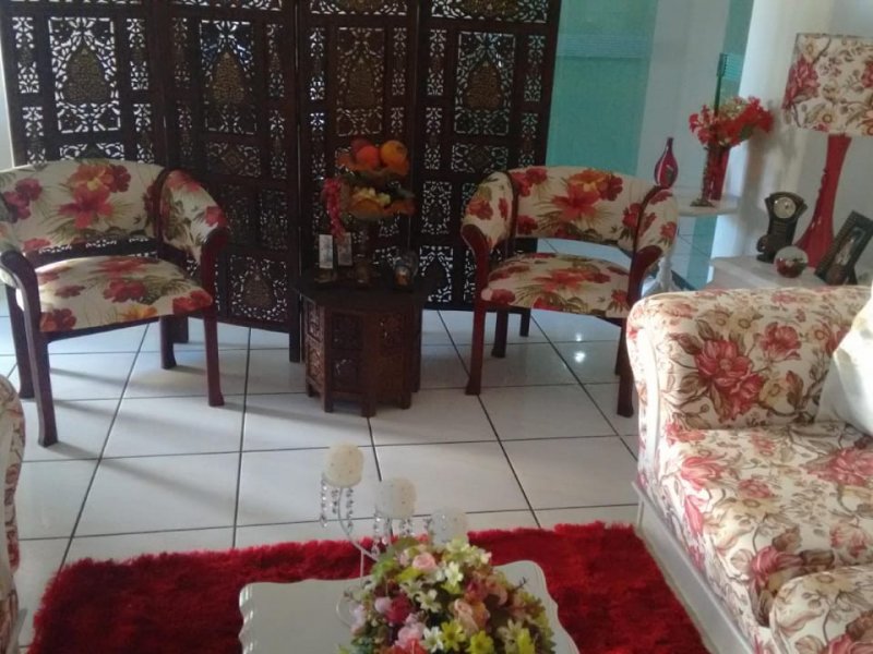 Casa à venda Estância Itaici com 225m² e 4 quartos por R$ 370 - 313195002-sala-de-visitas.jpeg