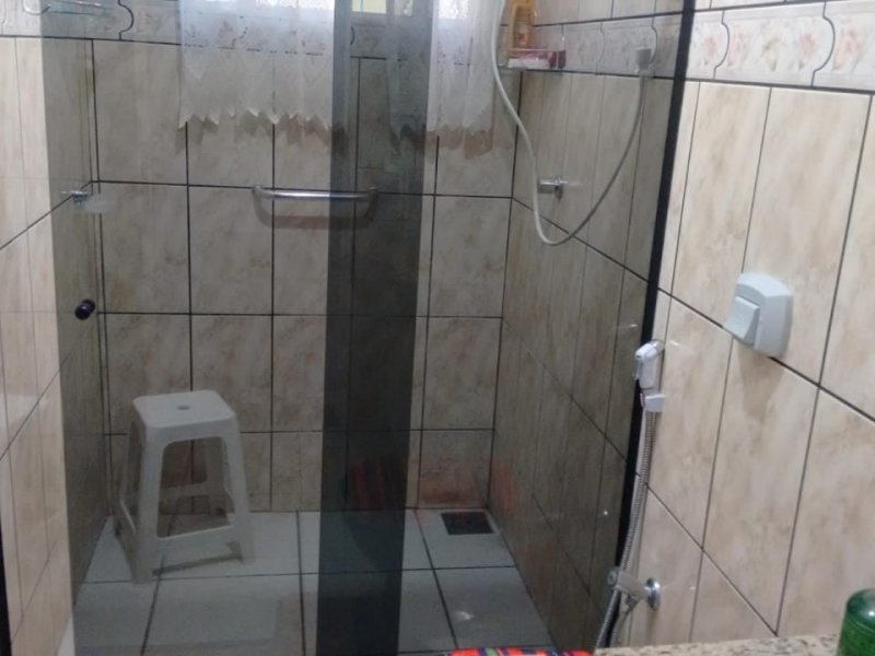 Casa à venda Estância Itaici com 225m² e 4 quartos por R$ 370 - 622030679-banheiro-social.jpeg