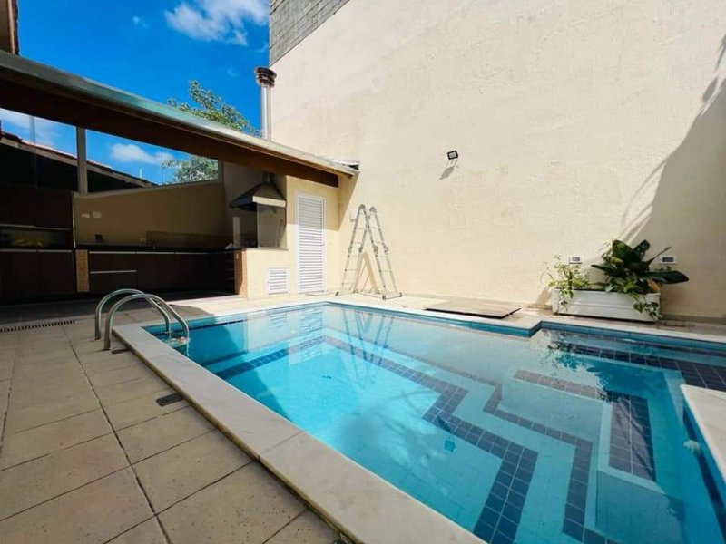 Casa à venda Parque Nova Jandira com 215m² e 3 quartos por R$ 1.000.000 - 243386494-fb-img-1645813461344.jpg