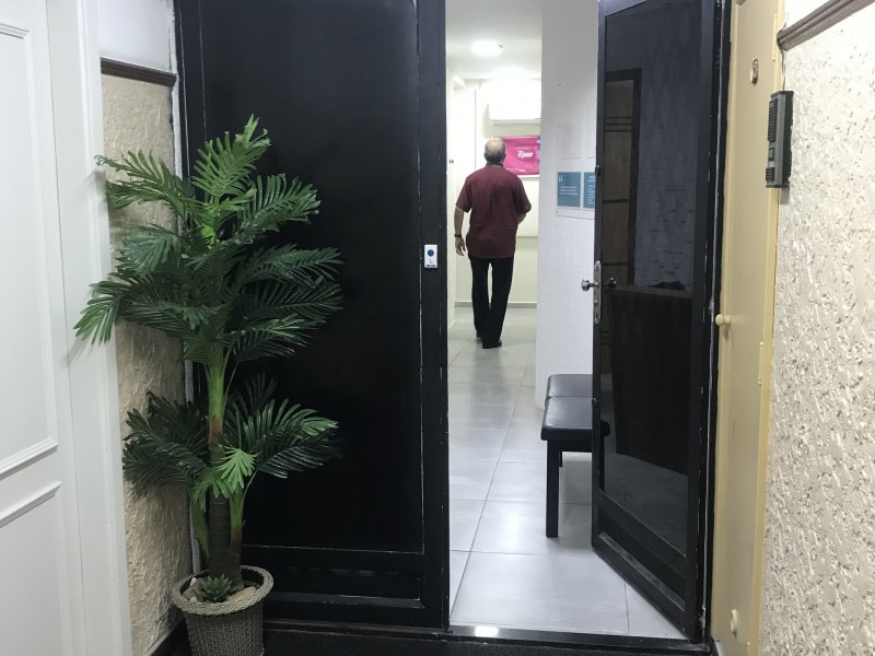 Comercial à venda Centro com 180m² e 1 quarto por R$ 750.000 - 1355332597-porta-externa-001.jpg