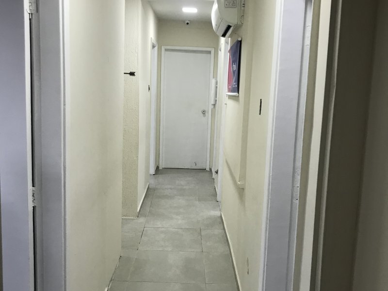 Comercial à venda Centro com 180m² e 1 quarto por R$ 750.000 - 1531492710-circulacao-003.jpg